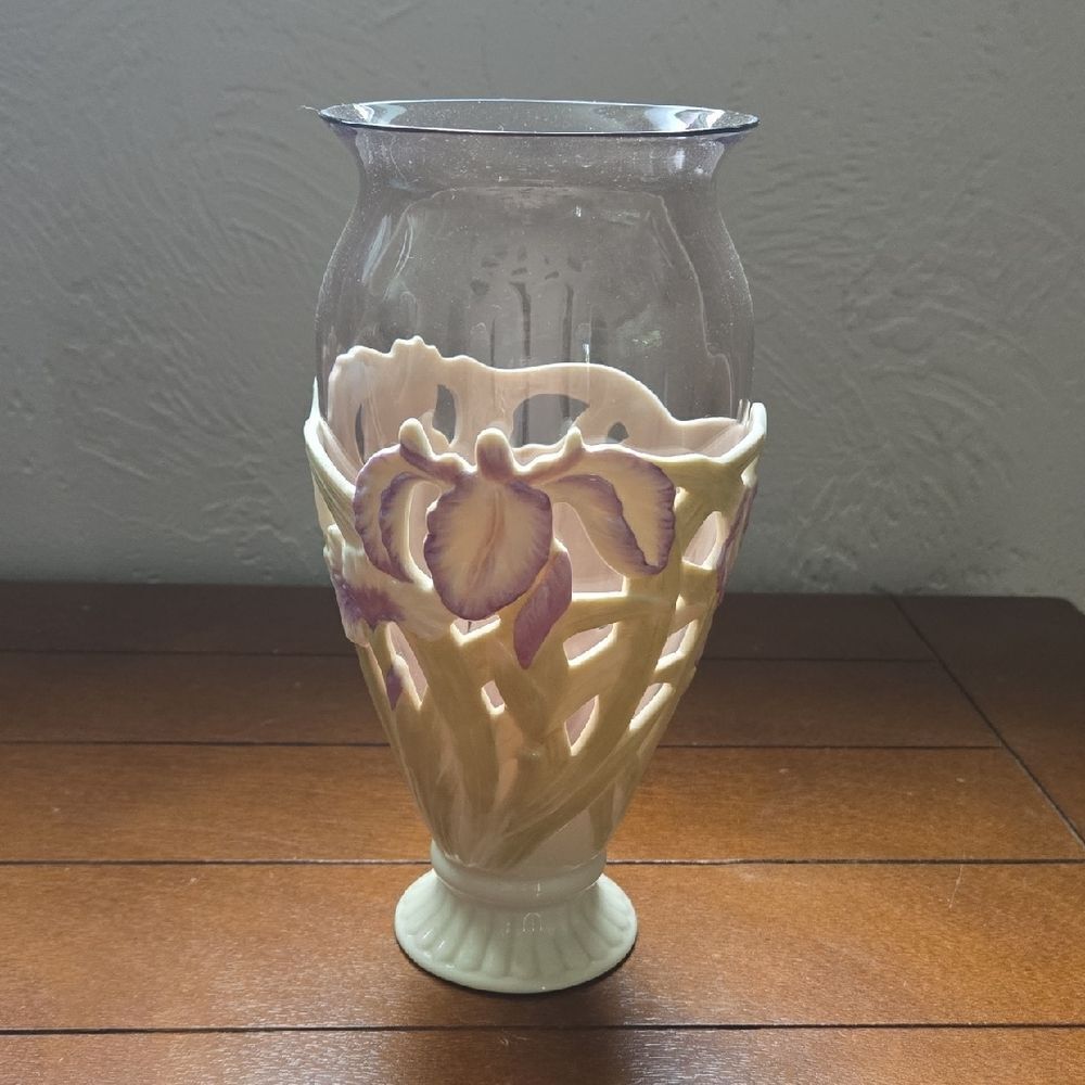 LENOX CLASSIC PIERCED IRIS VASE, Purple and Cream Floral pattern - NEW WITH TAGS